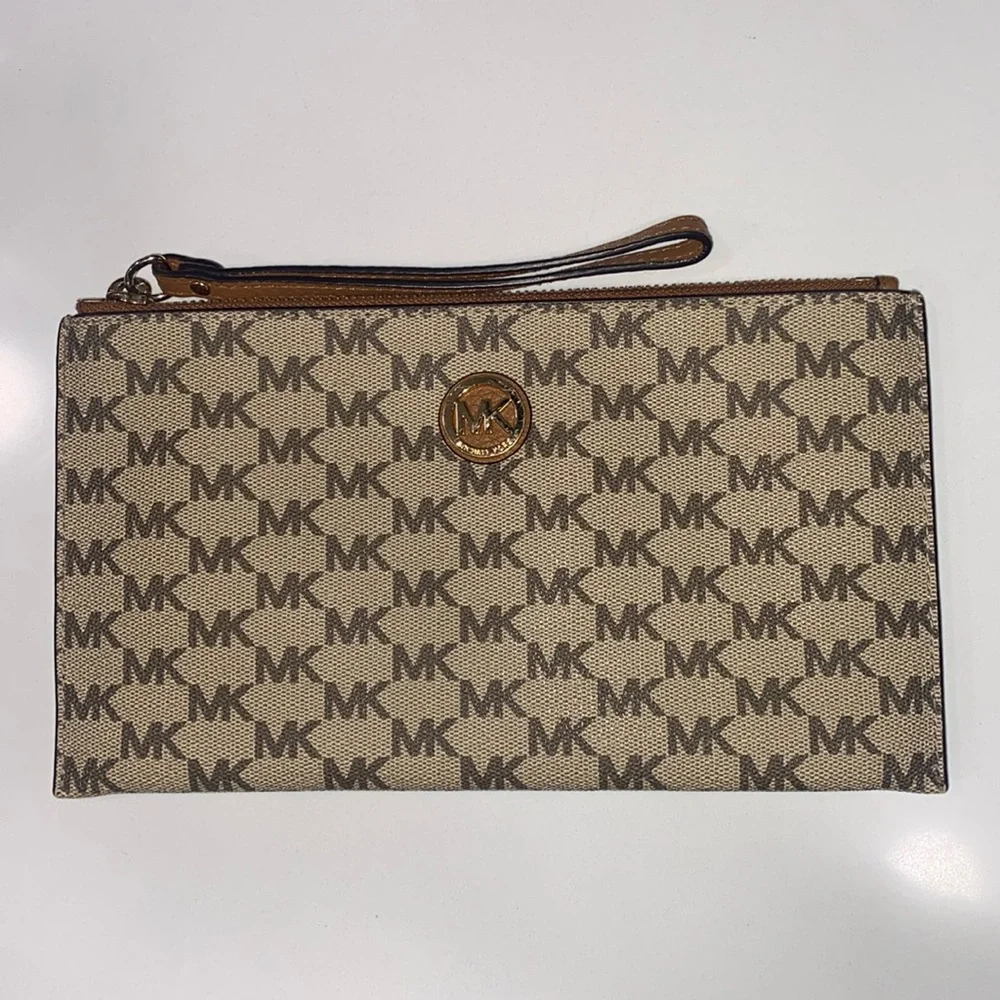 Michael Kors Aspen Jet‎ Set Zipper Clutch Wristlet